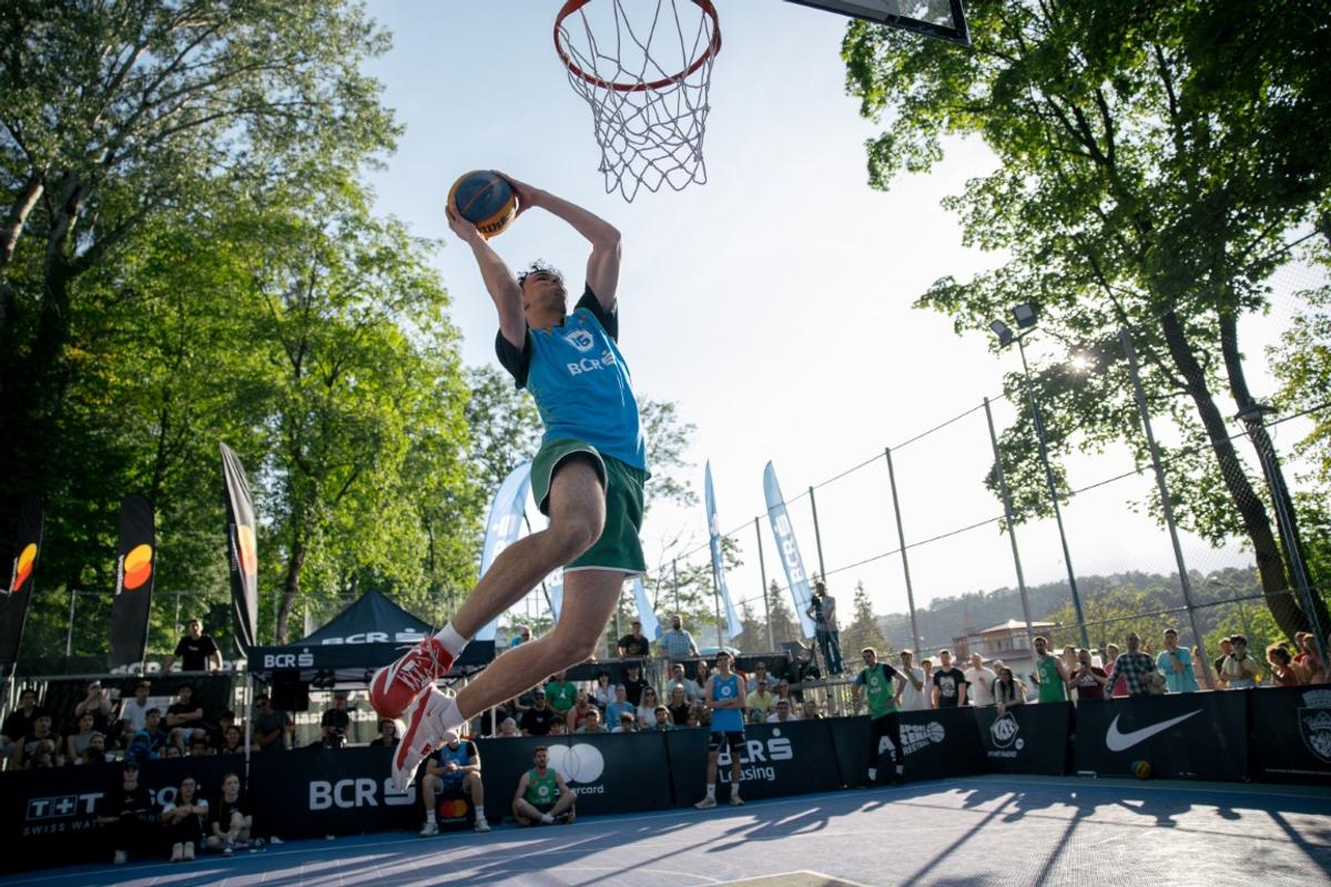 Au „invadat” Tâmpa! A fost spectacol sub panou la Sport Arena Streetball Brașov