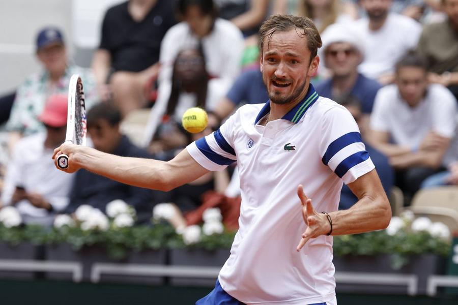 Daniil Medvedev, în meciul cu Alex De Minaur de la Roland Garros/ foto: Imago Images Ce imn va cânta pentru rușii cu medalii de aur la Olimpiadă? » Situația incredibilă în care se regăsește țara condusă de Vladimir Putin: fără sport pe echipe, cu o delegație INFIMĂ ca număr