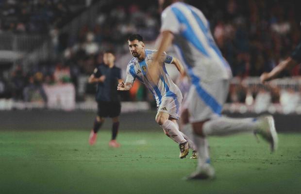adidas reunește vedetele fotbalului – Lionel Messi, Jude Bellingham & Florian Wirtz – într-o nouă campanie ce subliniază toate posibilitățile de succes ce apar atunci când presiunea negativă este depășită