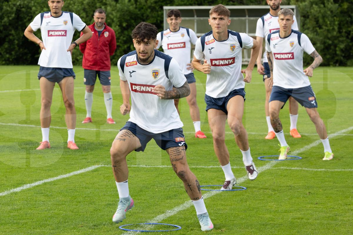Toată lumea s-a oprit pentru a-l aplauda! Faza zilei în cantonamentul naționalei U21, Pancu e în transă + new-entry la antrenamentul de azi