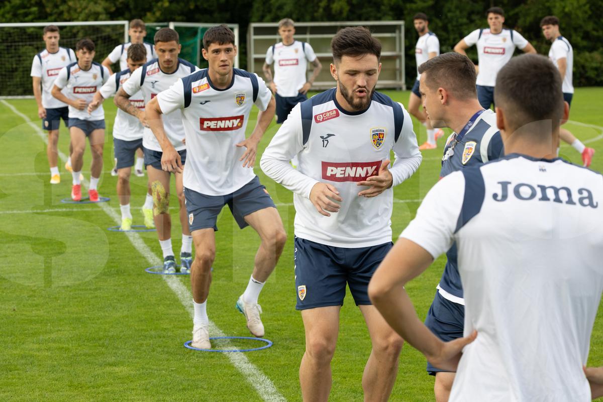 Toată lumea s-a oprit pentru a-l aplauda! Faza zilei în cantonamentul naționalei U21, Pancu e în transă + new-entry la antrenamentul de azi