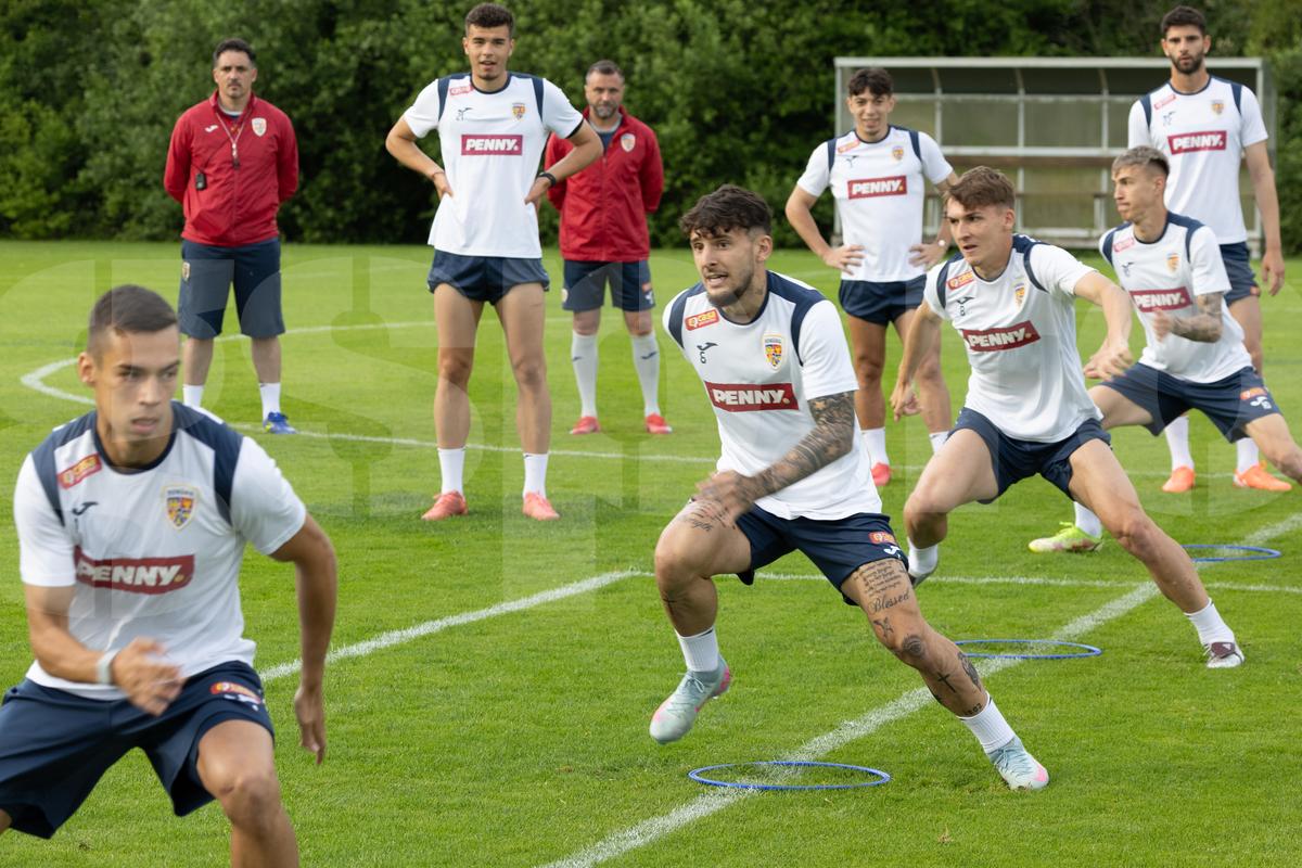 Toată lumea s-a oprit pentru a-l aplauda! Faza zilei în cantonamentul naționalei U21, Pancu e în transă + new-entry la antrenamentul de azi