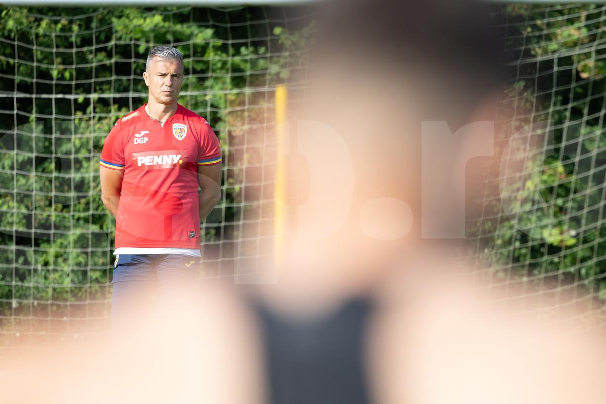 Toată lumea s-a oprit pentru a-l aplauda! Faza zilei în cantonamentul naționalei U21, Pancu e în transă + new-entry la antrenamentul de azi