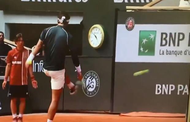 Scandal la Roland Garros! Novak Djokovic a fost descalificat de la US Open pentru un incident similar, lui Lorenzo Musetti i s-a trecut cu vederea