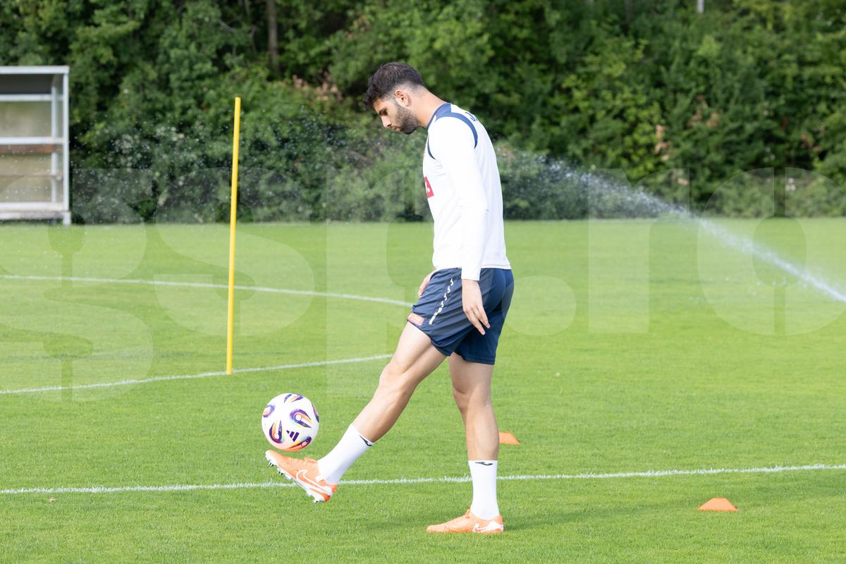 Toată lumea s-a oprit pentru a-l aplauda! Faza zilei în cantonamentul naționalei U21, Pancu e în transă + new-entry la antrenamentul de azi
