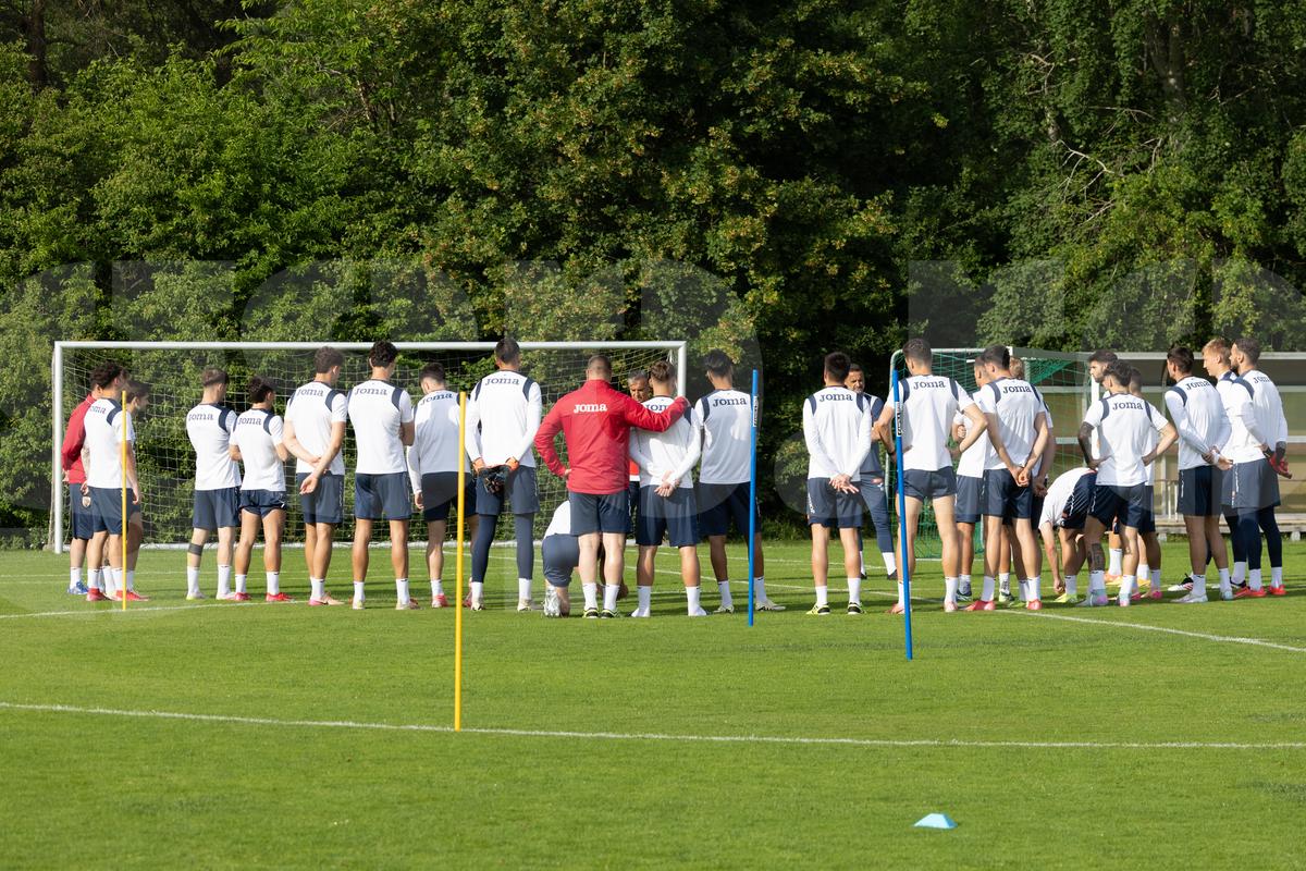 Toată lumea s-a oprit pentru a-l aplauda! Faza zilei în cantonamentul naționalei U21, Pancu e în transă + new-entry la antrenamentul de azi