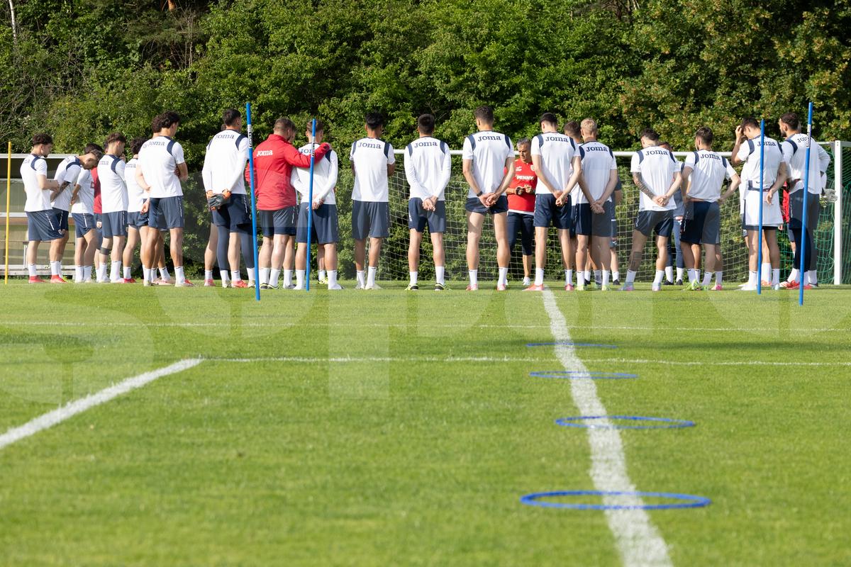 Toată lumea s-a oprit pentru a-l aplauda! Faza zilei în cantonamentul naționalei U21, Pancu e în transă + new-entry la antrenamentul de azi