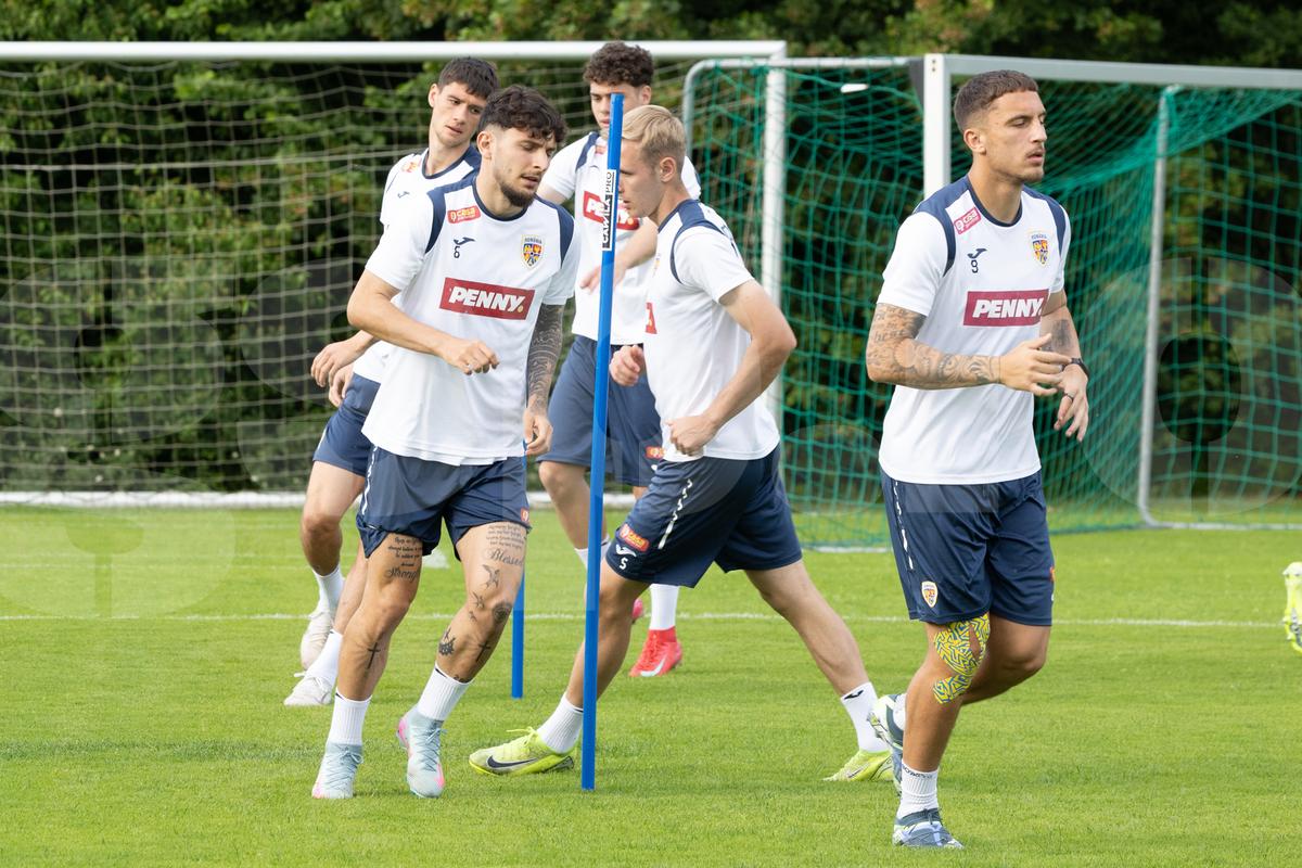 Toată lumea s-a oprit pentru a-l aplauda! Faza zilei în cantonamentul naționalei U21, Pancu e în transă + new-entry la antrenamentul de azi