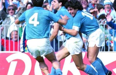 „S-a trezit, a luat toporul și a mers la mama, care spăla rufe la râu. A ucis-o”. Drama teribilă a unui fost coleg cu Diego Maradona
