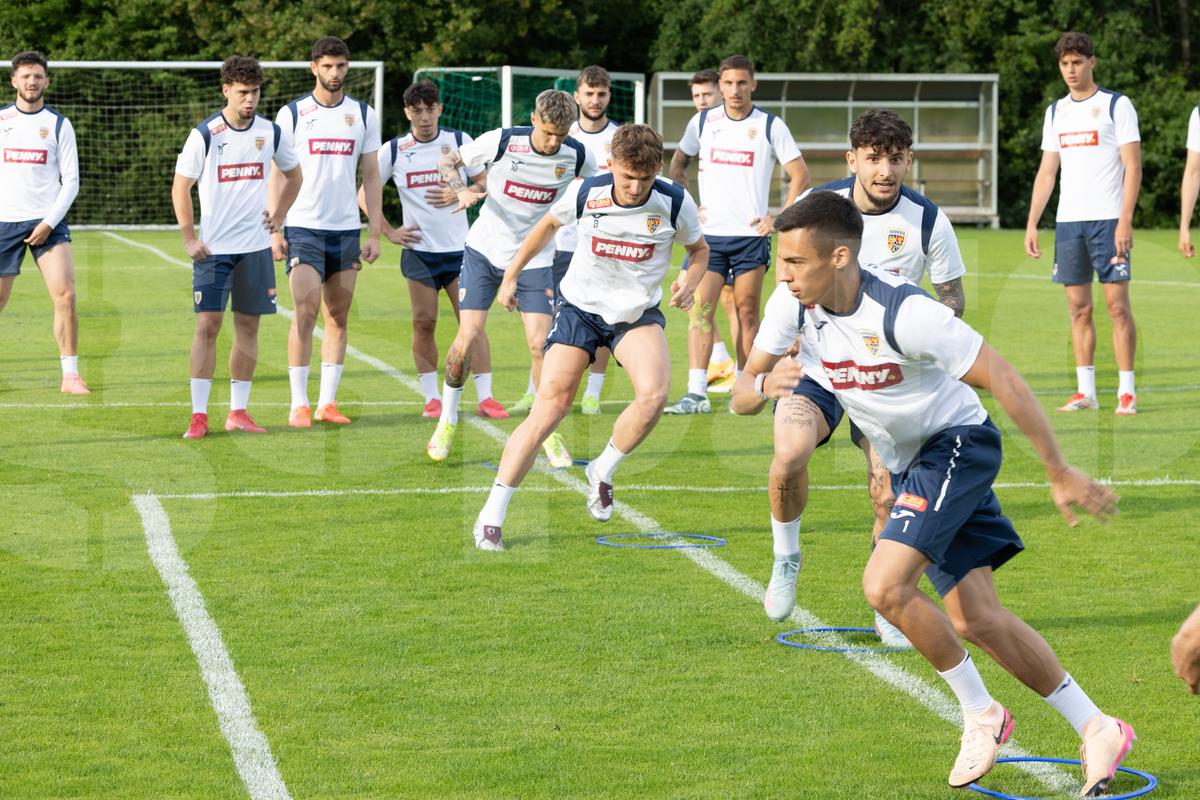 Toată lumea s-a oprit pentru a-l aplauda! Faza zilei în cantonamentul naționalei U21, Pancu e în transă + new-entry la antrenamentul de azi
