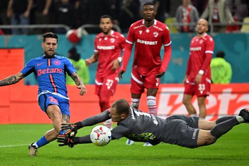 Adnan Golubovic a avut evoluții oscilante la Dinamo. Foto: Imago Images