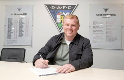 Neil Lennon a semnat: „Povestea continuă”