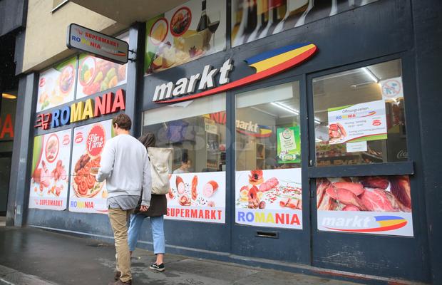 „Am simțit potențial pe piața austriacă” » Business-ul 100% românesc descoperit în Graz: patron-microbist, politică la tejghea și produse tradiționale pe alese