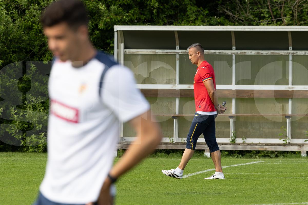 Toată lumea s-a oprit pentru a-l aplauda! Faza zilei în cantonamentul naționalei U21, Pancu e în transă + new-entry la antrenamentul de azi