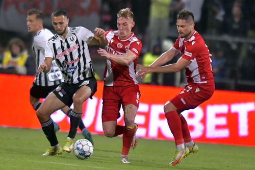 Cătălin Carp (dreapta) nu mai este jucătorul lui Petrocub Hîncești. FOTO: Imago Images