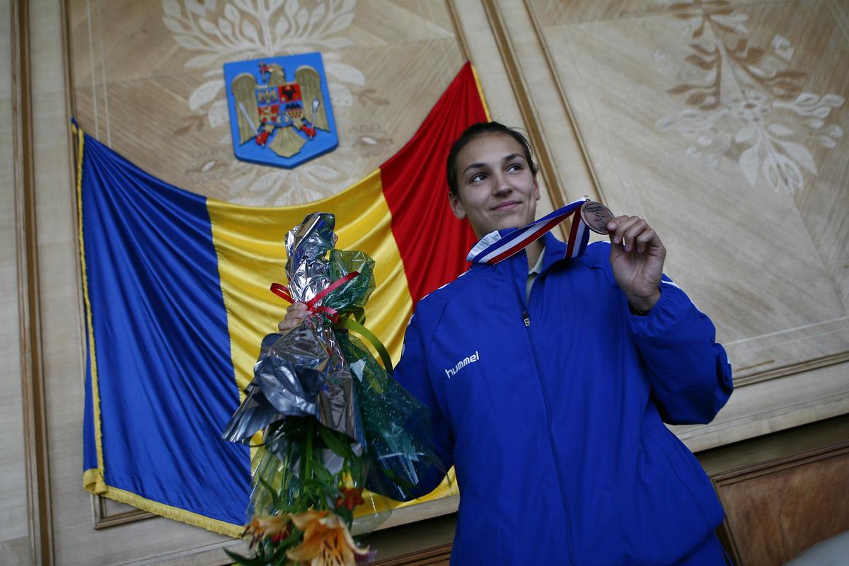 De la glorie la adio » Totul despre cariera Cristinei Neagu: debutul briliant la Mondialul din Franța, accidentările care i-au adus durere și revenirea acasă