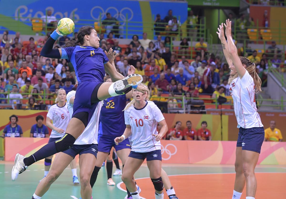 De la glorie la adio » Totul despre cariera Cristinei Neagu: debutul briliant la Mondialul din Franța, accidentările care i-au adus durere și revenirea acasă