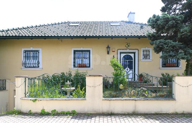 Cum arată casa lui Călin Georgescu din Austria » Orașul bizar unde a locuit fostul candidat la prezidențiale, vizitat de GSP! Imagini spectaculoase