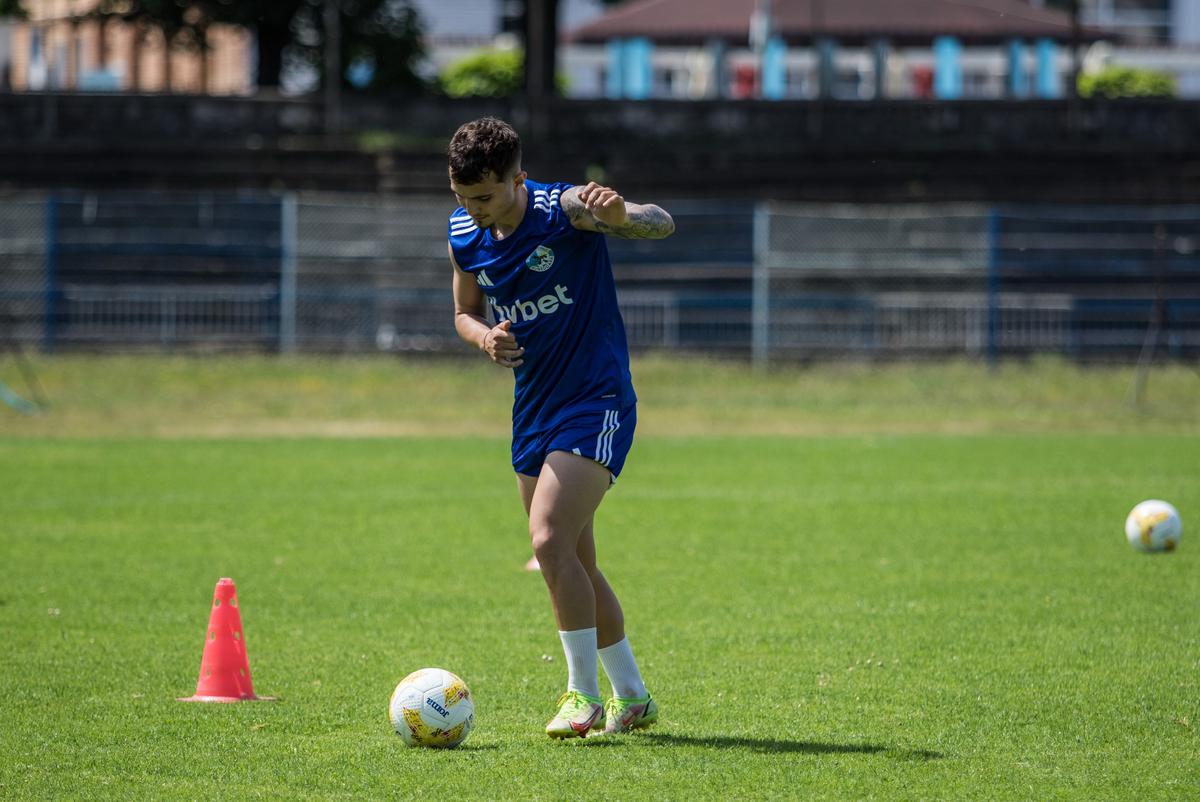 Corvinul a sunat prima adunarea în Superligă! » Două veniri confirmate și planul secret al lui Florin Maxim: „Mai aducem 8 jucători!”