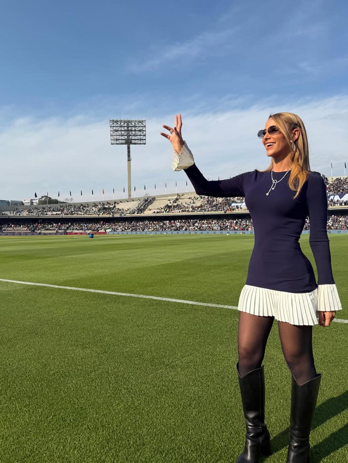 Ines Sainz, celebra reportera mexicană, care a făcut multe interviuri cu staruri ale sportului mondial