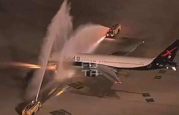 Imagini tari! Avionul Braziliei de 170 de milioane de euro, „botezat” înainte de plecarea la Cupa Mondială