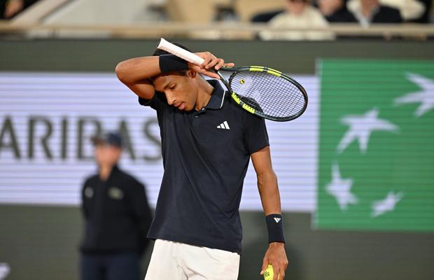 Meciul și surpriza! Al patrulea favorit de la Roland Garros a fost eliminat în „sferturi”