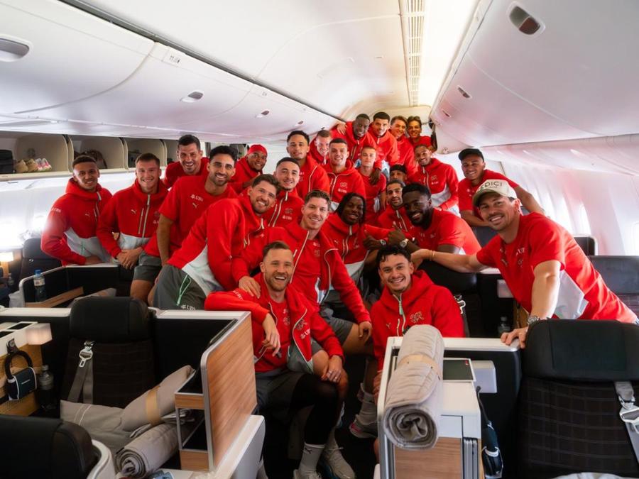 Cei 25 de jucătorii din lotul Elveției îl așteaptă în America pe Breel Embolo / Foto: X nati_sfv_asf Șoc la San Diego: golgheterul n-a primit viza de intrare la Mondial! » Explicația oferită de Serviciul de Imigrări