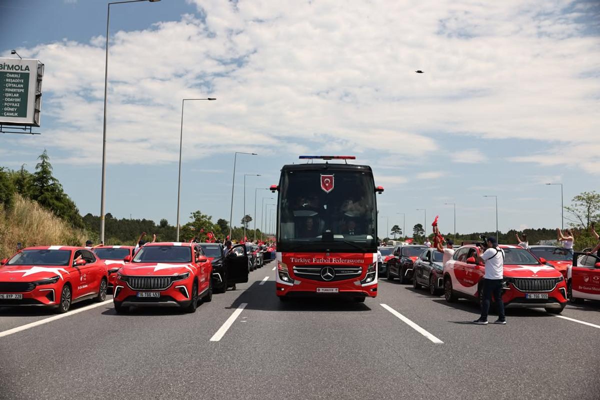 Au blocat un pod întreg » Naționala Turciei a avut parte de o plecare spectaculoasă la Campionatul Mondial
