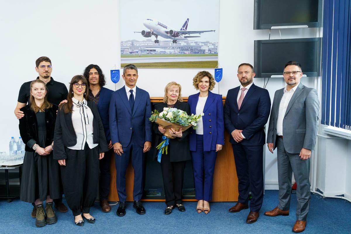 Un avion va purta numele lui Mircea Lucescu