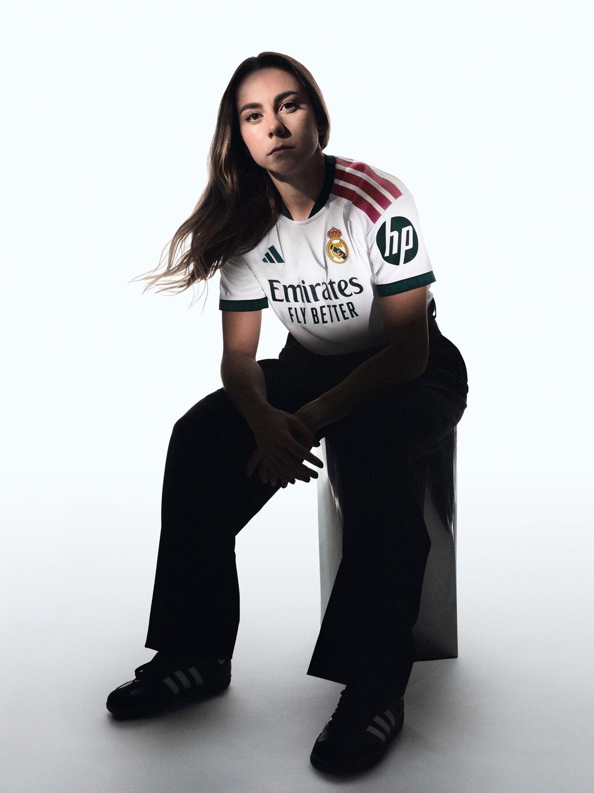 Real Madrid și-a prezentat noul echipament » Detaliul interesant de pe tricou