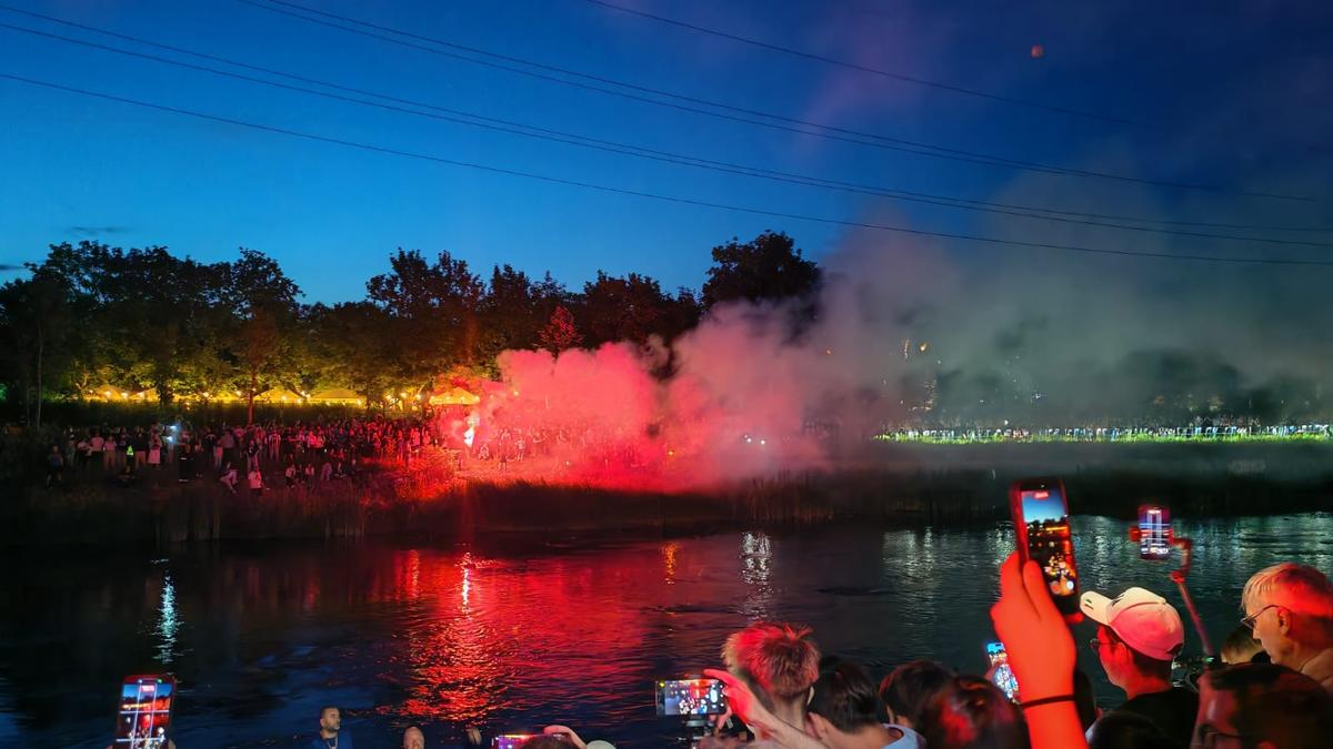 Jucătorii de la U-BT Cluj Napoca au sărbătorit al șaselea titlu cu „tradiționala” baie în Someș