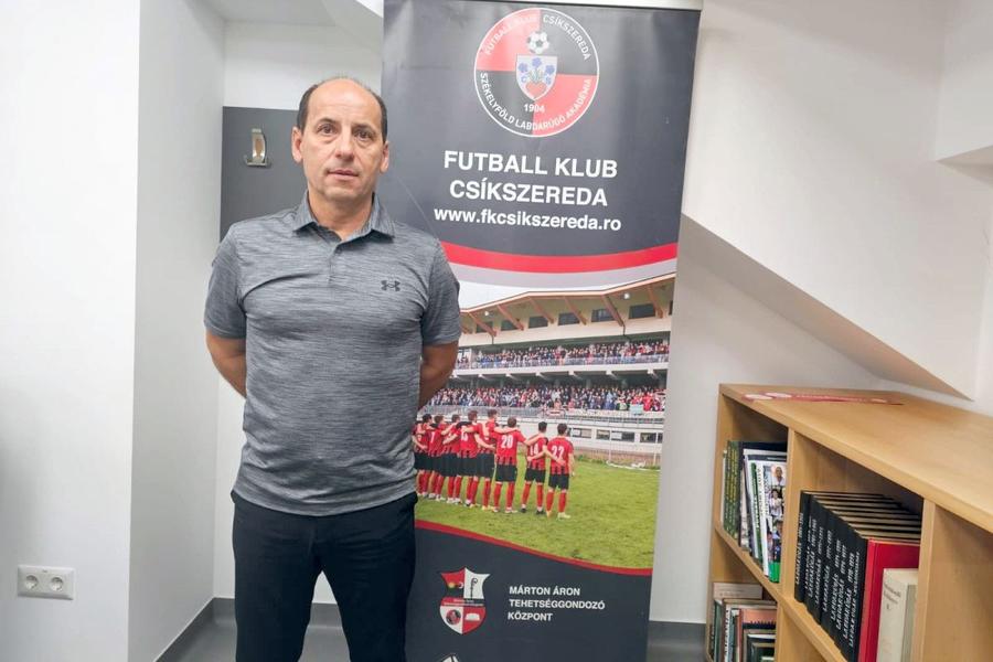 Maghiarul Istvan Szabo, prezentat la Csikszereda // FOTO: Facebook @FK Csikszereda Csikszereda și-a numit noul antrenor: „Bine ați venit la cel mai maghiar club din România!”