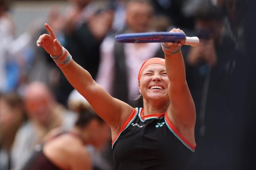 Diana Shnaider sărbătorind calificarea în semifinale la Roland Garros Foto: Guliver/gettyImages