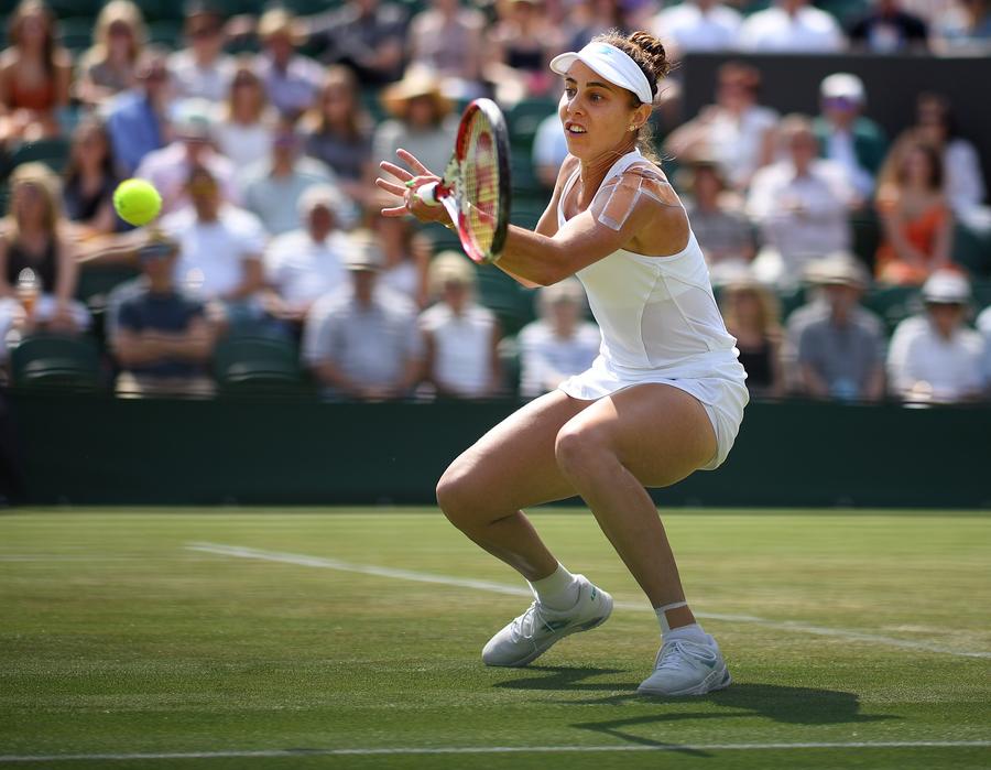 Mihaela Buzărnescu a fost singura jucătoare care i-a luat un set Simonei Halep în 2019 la Wimbledon FOTO Guliver/GettyImages Wimbledon se joacă pe GSP.ro » Românii și primele senzații pe suprafața verde: „Nici nu înțelegeam care e tenisul adevărat, cel jucat pe iarbă sau cel de pe zgură