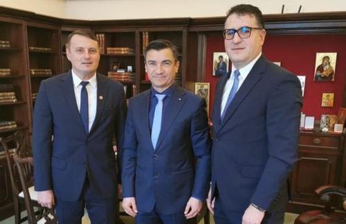 Mihai Chirica (centru) și Ciprian Paraschiv (dreapta)