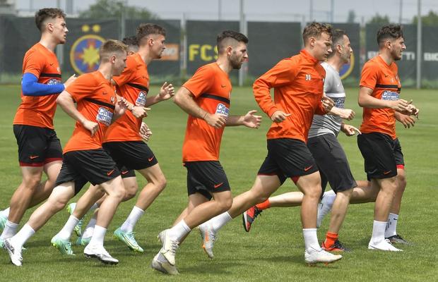 FCSB trimite doi fotbaliști la un club din Liga 1 » La cine a renunțat Gigi Becali