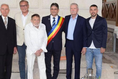 Nicolae Stanciu, premiat la Alba Iulia. Sursă foto: Ziarul Unirea