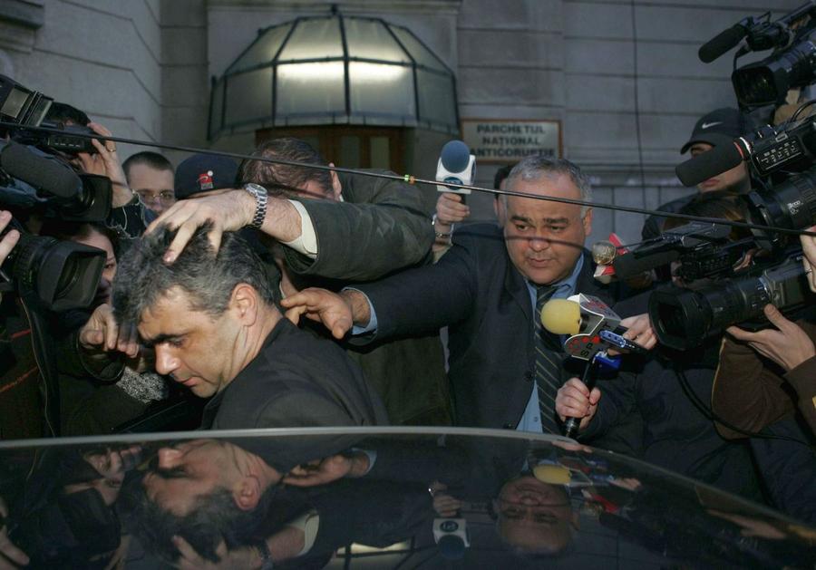 Strizu, în 2005, la Parchetul Național Anticorupție (actuala DNA) / foto: Arhivă GSP Juniori ținuți sub teroare la FCSB » Antrenor cunoscut, acuzat de un fost jucător: „Efectiv te bătea! Palme, pumni, o spaimă continuă”