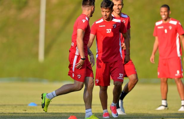 Strigătul jucătorului captiv la Dinamo: „Am intrat în depresie, ne-au înlăturat ca pe niște câini vagabonzi!” + Ignorat și acum de șefi: „Le-am spus să-mi dea actele, dar n-am primit niciun răspuns”