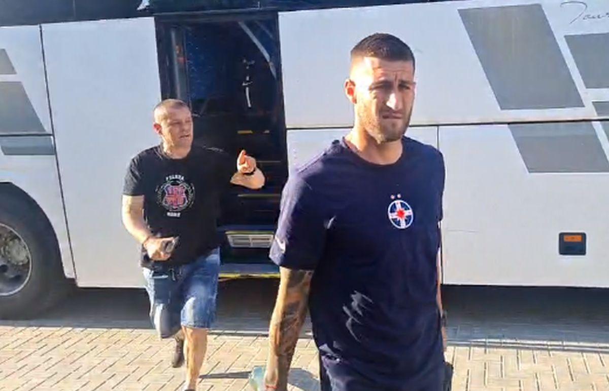 Cu șeful ultrașilor în delegație » FCSB l-a luat în Moldova și pe liderul galeriei! Se comporta exact ca un membru din staff
