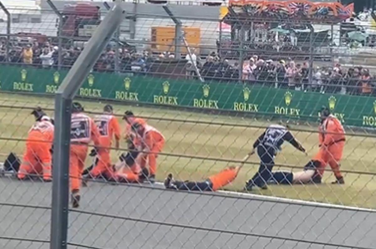 Scene uluitoare la Silverstone » Protestatari TÂRÂȚI de stewarzi în afara circuitului