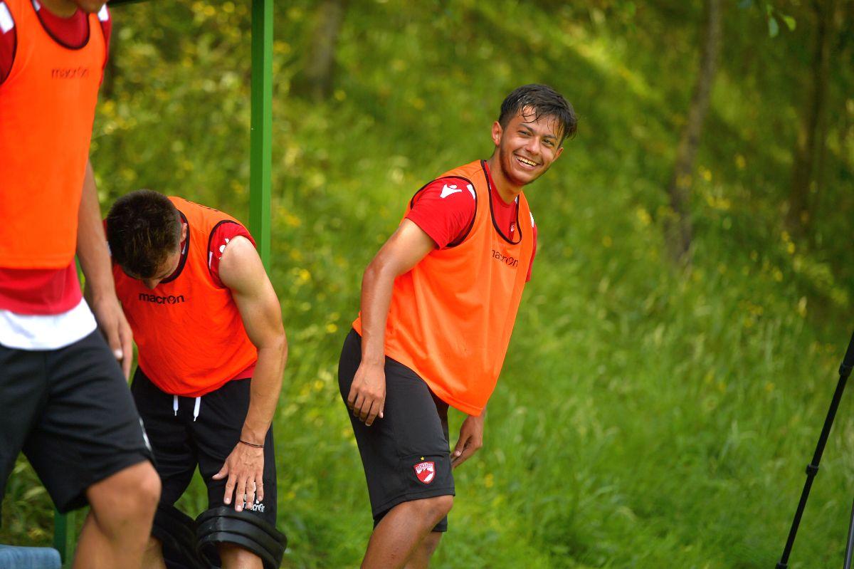 Strigătul jucătorului captiv la Dinamo: „Am intrat în depresie, ne-au înlăturat ca pe niște câini vagabonzi!” + Ignorat și acum de șefi: „Le-am spus să-mi dea actele, dar n-am primit niciun răspuns”