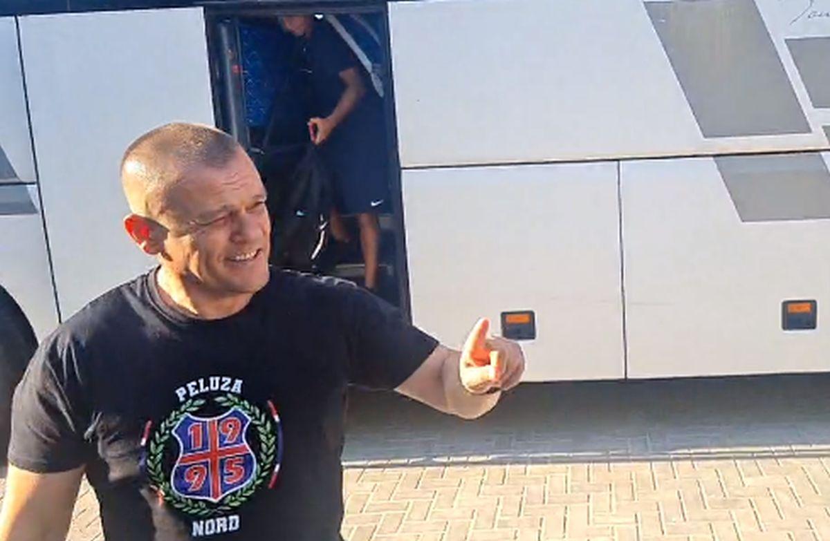 Cu șeful ultrașilor în delegație » FCSB l-a luat în Moldova și pe liderul galeriei! Se comporta exact ca un membru din staff