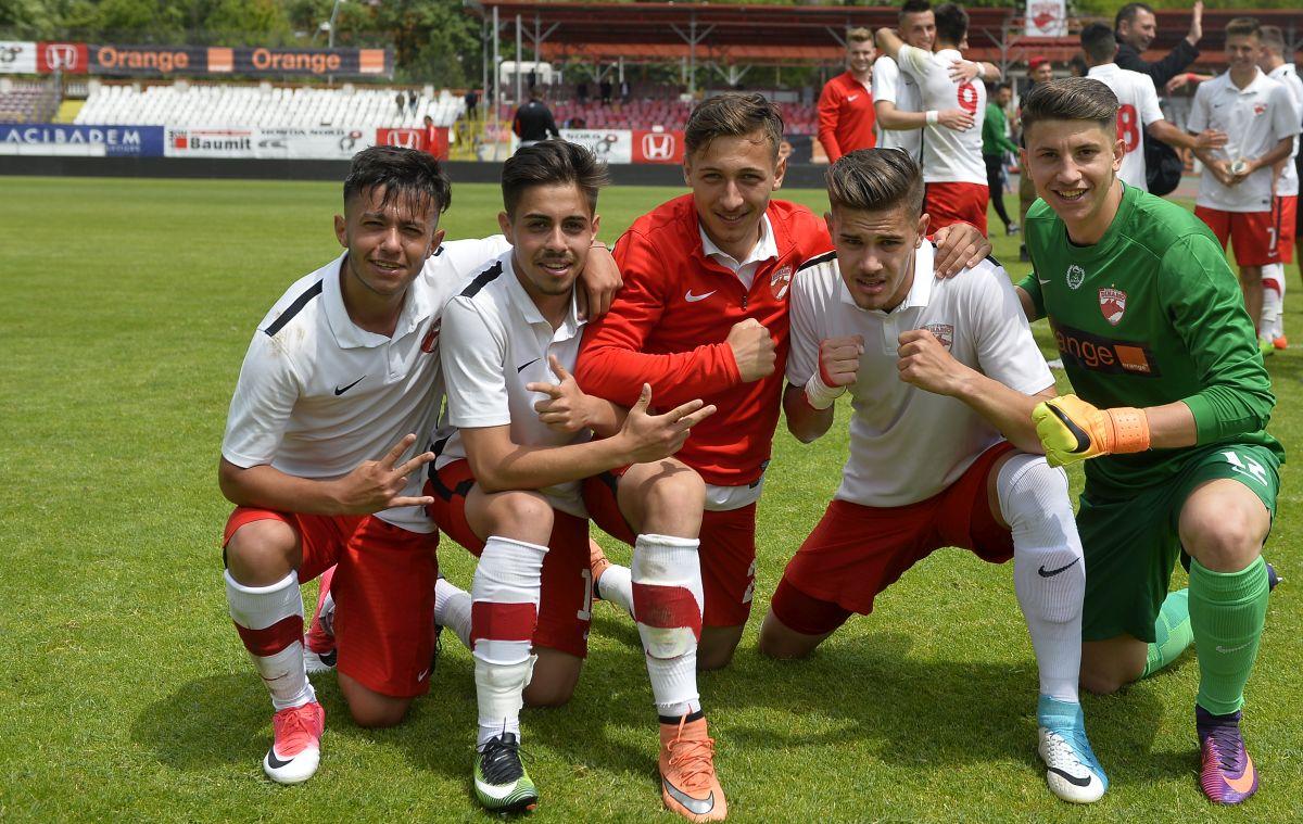„Mi-am făcut curaj să scriu acest mesaj...” » Scrisoarea emoționantă a jucătorului alungat de Dinamo: „De ce nu am reușit? Aș răspunde în felul următor”