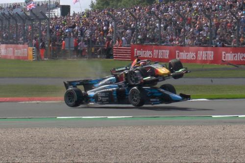 Momentul accidentului dintre Dennis Hauger și Roy Nissany
Foto: Formula 2