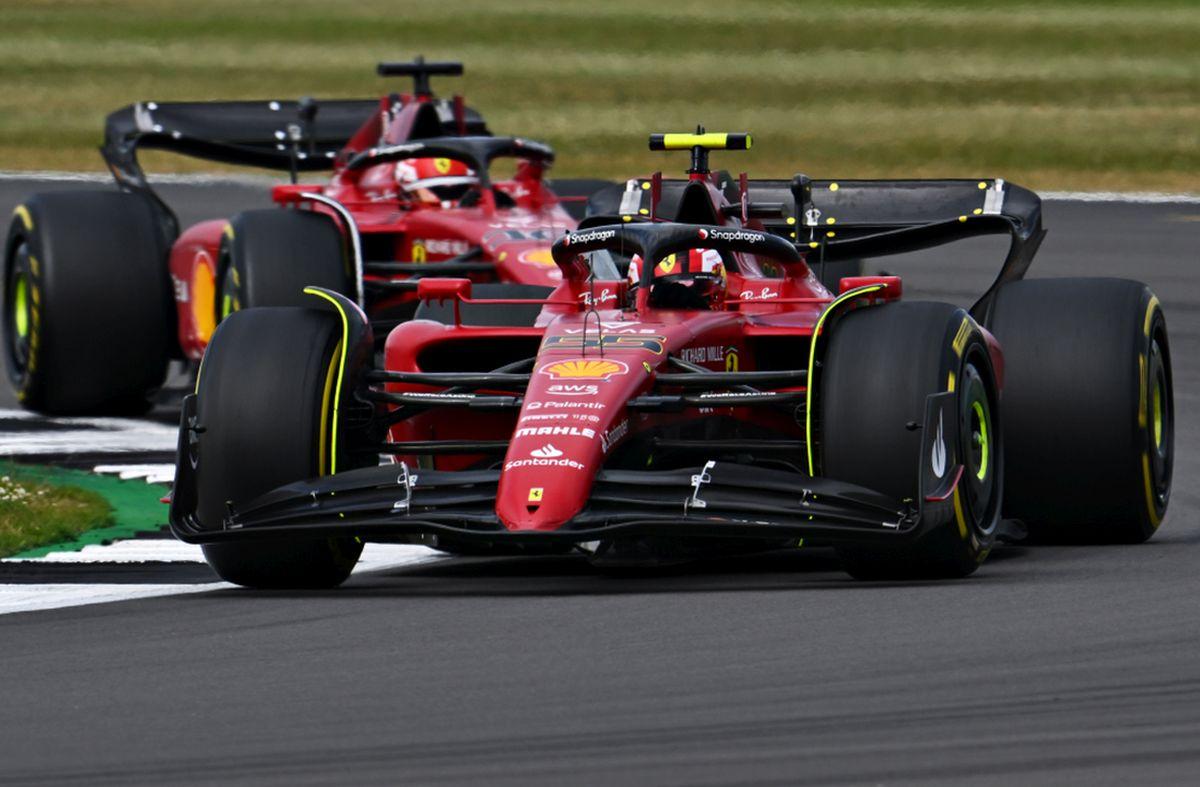 Accident înfiorător la Silverstone » Mașina lui Zhou s-a RĂSTURNAT și a fost luat cu targa! Primul mesaj al pilotului
