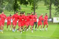 Imagini inedite: Ce a reușit Burcă la Dinamo + Acționarul se antrenează de parcă vrea să fie titular în derby :D
