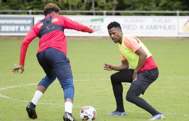 Filmare impresionantă din dronă, la cel mai tare exercițiu din antrenamentul FCSB: Ngezana vs Edjouma, duel „unu la unu”! Care a fost cea mai încinsă dispută