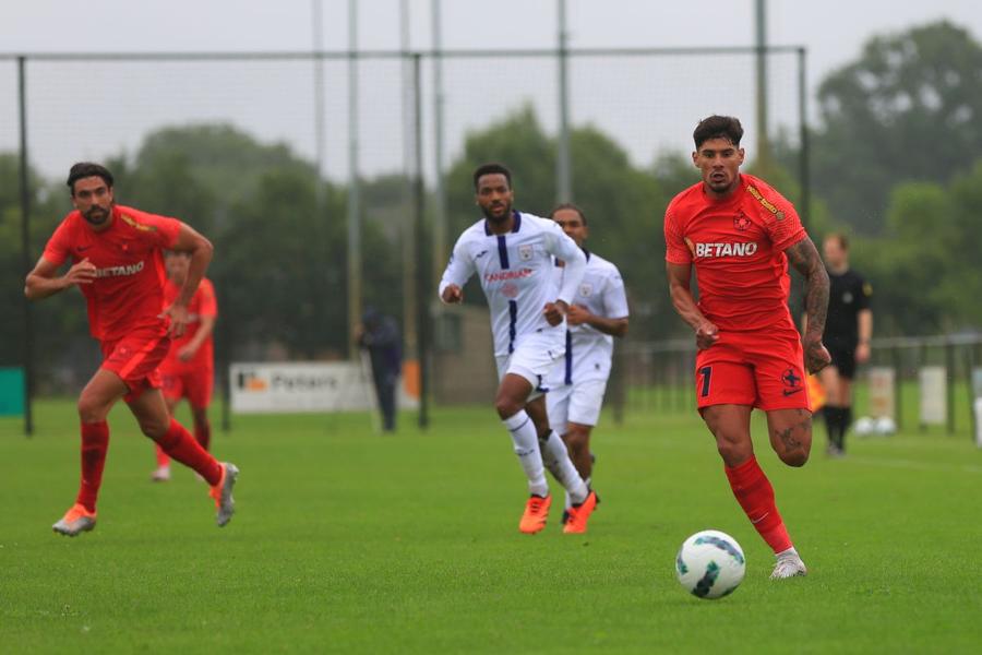 Imagine din FCSB - Anderlecht 2-5 Schimbare spectaculoasă de forțe în lupta granzilor: CFR cu low cost, FCSB la business!