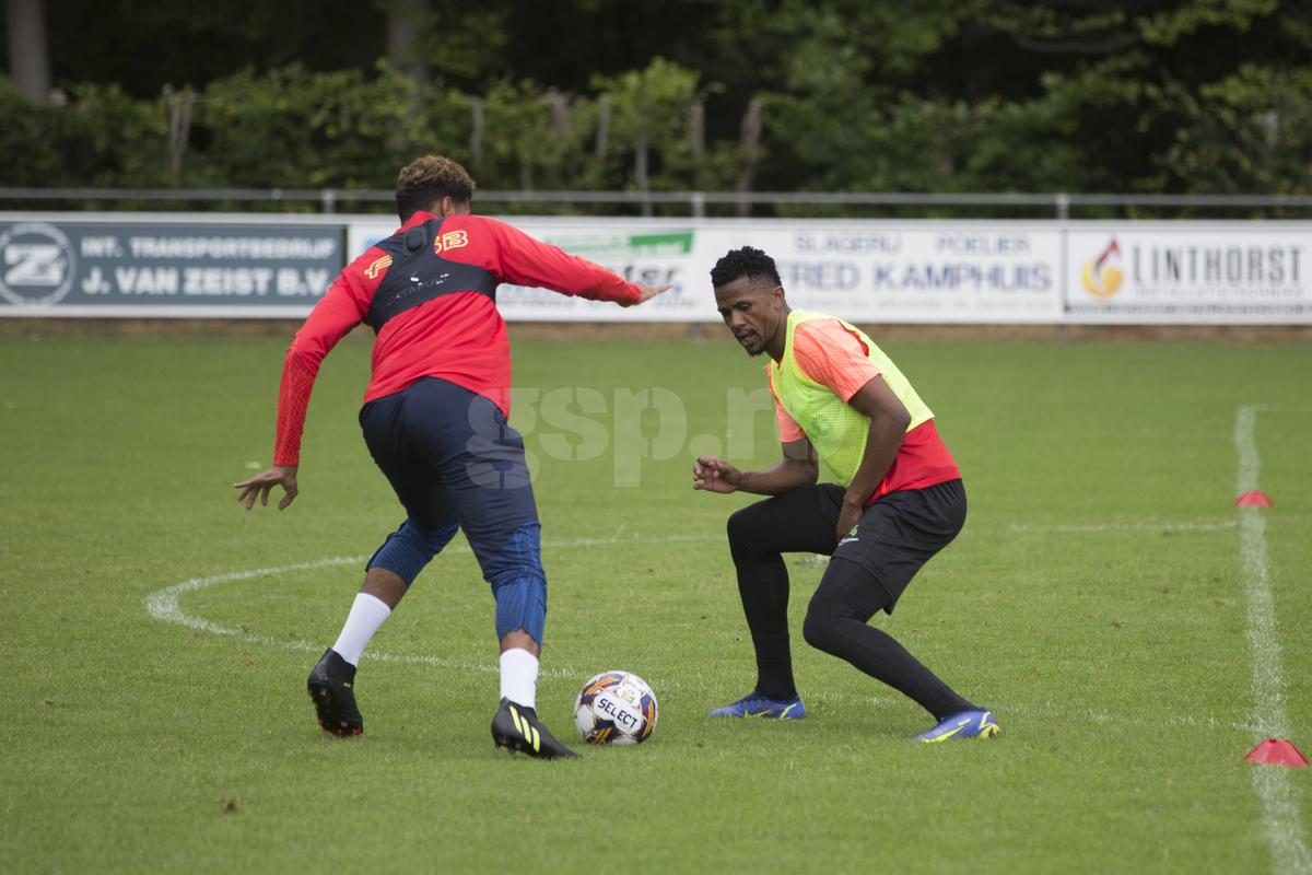 Filmare impresionantă din dronă, la cel mai tare exercițiu din antrenamentul FCSB: Ngezana vs Edjouma, duel „unu la unu”! Care a fost cea mai încinsă dispută